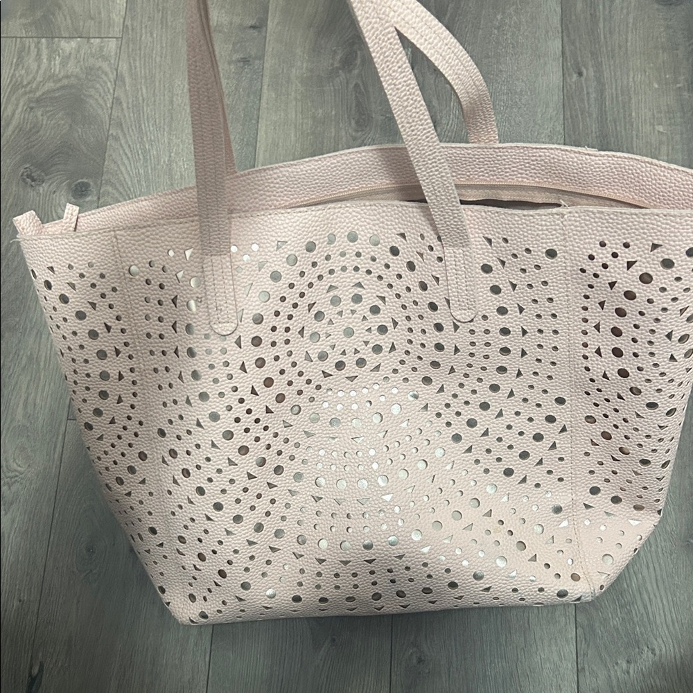 Bath & Body Works Black Friday 2017 VIP Blush Pink Zip Tote Weekender bag
